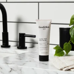 Exfoliating Face Scrub - 4 Fl Oz - Goodfellow & Co™